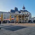 Sweet Nina Jazz Pour 5 Voyageurs, Situe A La Place De La Republique, Avec Parking Et Lit Queen Size