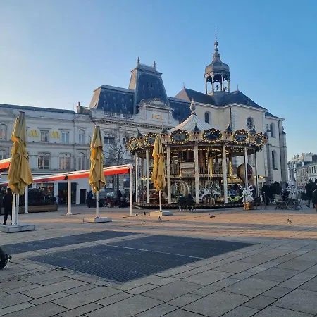 Sweet Nina Jazz Pour 5 Voyageurs, Situe A La Place De La Republique, Avec Parking Et Lit Queen Size