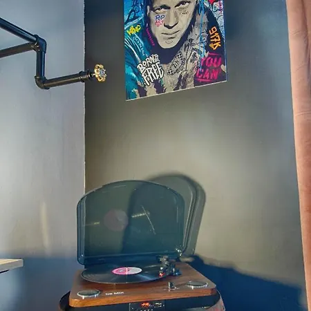 Sweet Nina Jazz Pour 5 Voyageurs, Situe A La Place De La Republique, Avec Parking Et Lit Queen Size * 勒芒