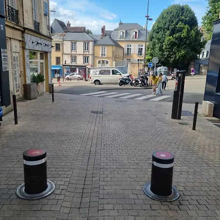 Sweet Nina Jazz Pour 5 Voyageurs, Situe A La Place De La Republique, Avec Parking Et Lit Queen Size *