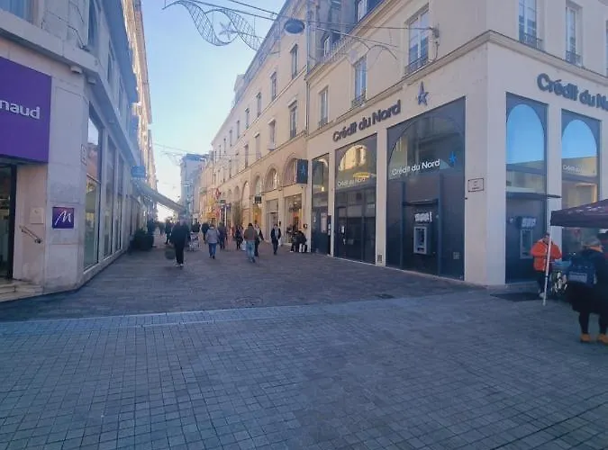 Sweet Nina Jazz Pour 5 Voyageurs, Situe A La Place De La Republique, Avec Parking Et Lit Queen Size *