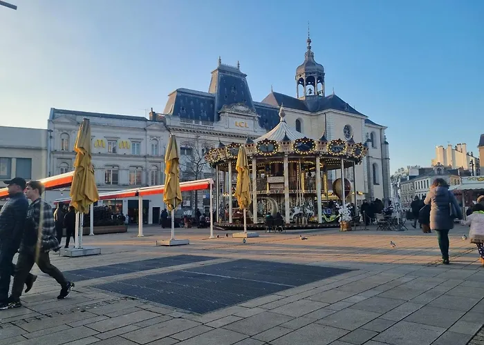 Sweet Nina Jazz Pour 5 Voyageurs, Situe A La Place De La Republique, Avec Parking Et Lit Queen Size