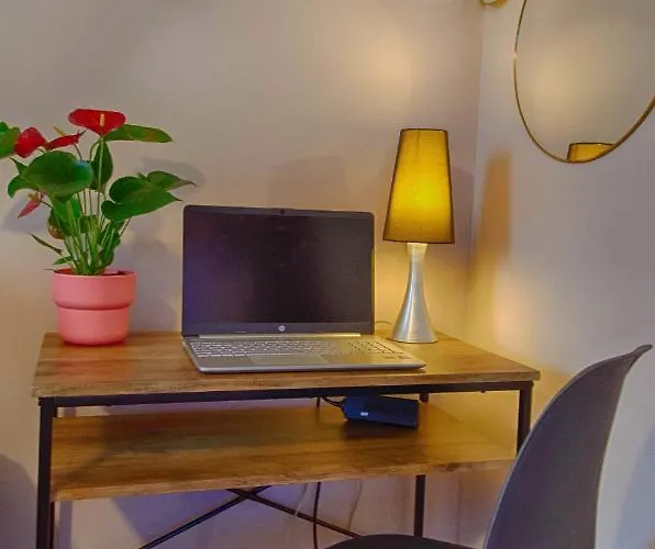 Sweet Nina Jazz Pour 5 Voyageurs, Situe A La Place De La Republique, Avec Parking Et Lit Queen Size