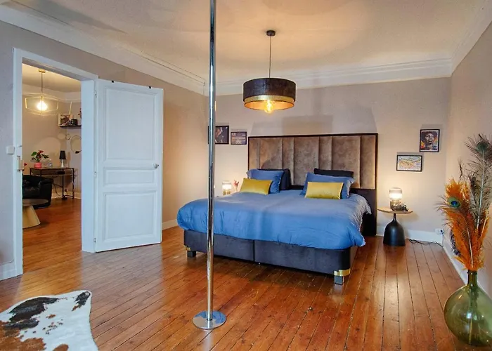 Sweet Nina Jazz Pour 5 Voyageurs, Situe A La Place De La Republique, Avec Parking Et Lit Queen Size * 勒芒