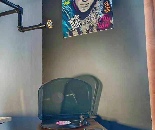 Sweet Nina Jazz Pour 5 Voyageurs, Situe A La Place De La Republique, Avec Parking Et Lit Queen Size * 勒芒